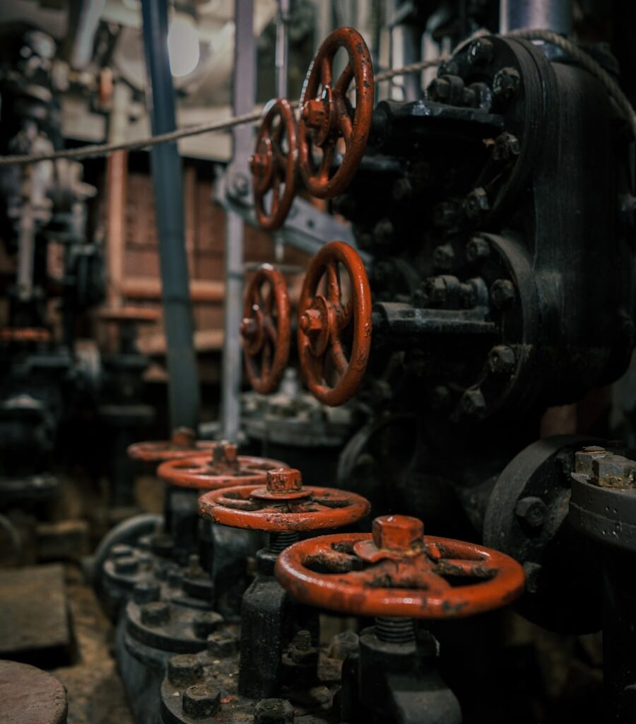 Discharge gate valve actuation for a cement waste power plant